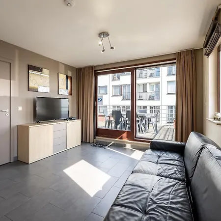 At Zeedijk With Sea View