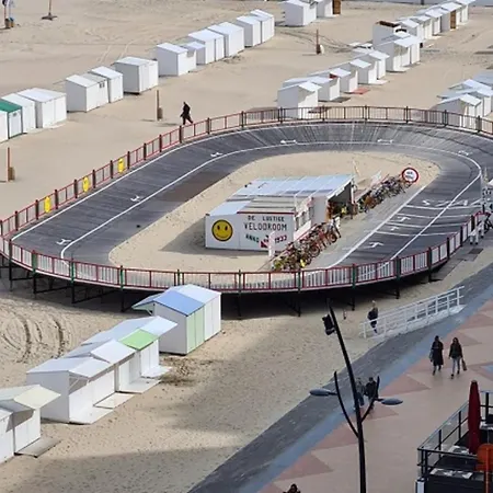 At Zeedijk With Sea View Apartament